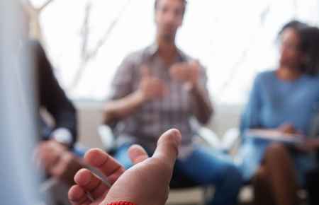 酒精与抑郁症：一个危险的恶性循环